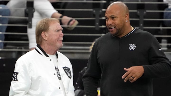 Nov 24, 2024; Paradise, Nevada, USA; Las Vegas Raiders owner Mark Davis (left) talks with coach Antonio Pierce duirng the game against the Denver Broncos at Allegiant Stadium. Mandatory Credit: Kirby Lee-Imagn Images Nov 24, 2024; Paradise, Nevada, USA; Las Vegas Raiders owner Mark Davis (left) talks with coach Antonio Pierce duirng the game against the Denver Broncos at Allegiant Stadium. Mandatory Credit: Kirby Lee-Imagn Images