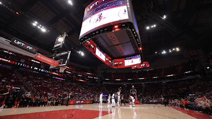 Mar 14, 2025; Houston, Texas, USA;  Dallas Mavericks center Dwight Powell (7) and Houston Rockets center Alperen Sengun (28) jump for the tip off in the first half at Toyota Center. Mandatory Credit: Thomas Shea-Imagn Images