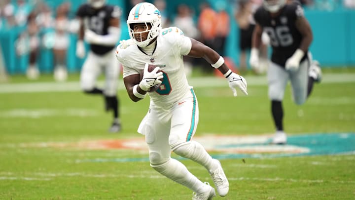 Miami Dolphins tight end Jonnu Smith (9) breaks free for a touchdown late in the fourth quarter against the Las Vegas Raiders at Hard Rock Stadium.