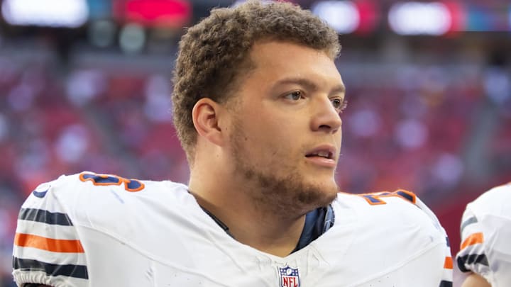 Chicago Bears guard Teven Jenkins (76) against the Arizona Cardinals at State Farm Stadium in 2024.