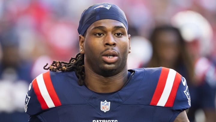 Dec 15, 2024; Glendale, Arizona, USA; New England Patriots tight end Jaheim Bell (88) against the Arizona Cardinals at State Farm Stadium. Mandatory Credit: Mark J. Rebilas-Imagn Images Dec 15, 2024; Glendale, Arizona, USA; New England Patriots tight end Jaheim Bell (88) against the Arizona Cardinals at State Farm Stadium. Mandatory Credit: Mark J. Rebilas-Imagn Images