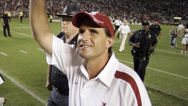 September 2, 2006; Tuscaloosa, AL, USA; Alabama head coach Mike Shula celebrates the Crimson Tide 25-17 victory over the Hawaii Warriors as he runs off the field at Bryant-Denny Stadium.   Mandatory Credit: John David Mercer-Imagn Images © 2006 John David Mercer