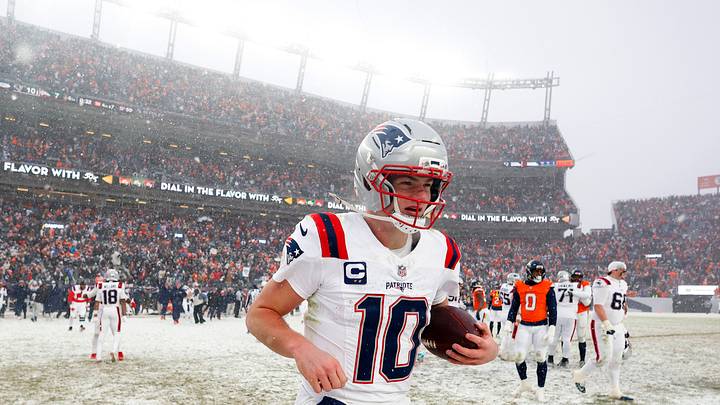 Drake Maye, quarterback de los New England Patriots, tras liderar la victoria en la Final de la AFC ante los Denver Broncos en Empower Field at Mile High Drake Maye, quarterback de los New England Patriots, tras liderar la victoria en la Final de la AFC ante los Denver Broncos en Empower Field at Mile High