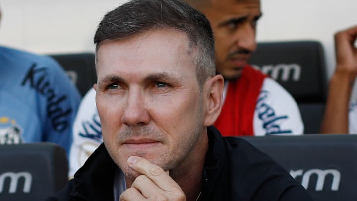 Técnico Paulo Turra aguarda por novos reforços