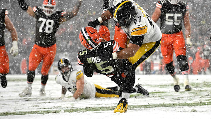 Pittsburgh Steelers v Cleveland Browns
