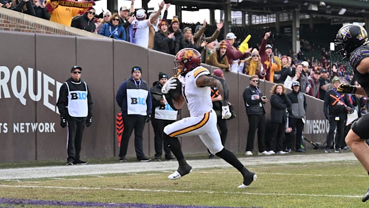 Darius Taylor and Minnesota are favored against New Mexico on Friday.