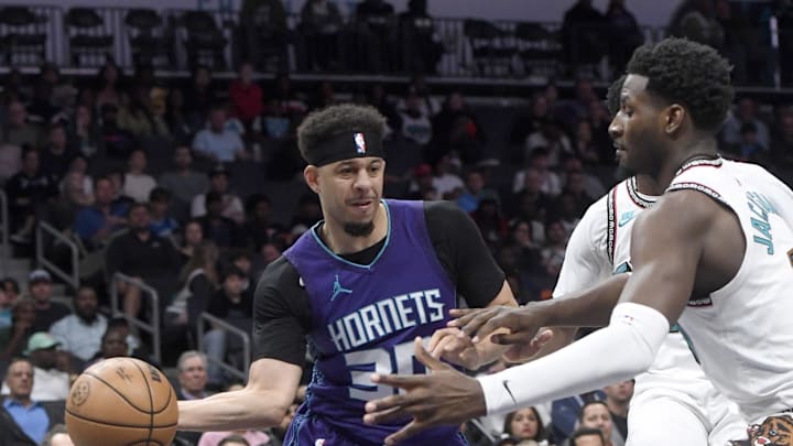 Apr 8, 2025; Charlotte, North Carolina, USA; Charlotte Hornets guard Seth Curry (30) looks to pass during the first half against the Memphis Grizzlies at the Spectrum Center. Mandatory Credit: Sam Sharpe-Imagn Images Apr 8, 2025; Charlotte, North Carolina, USA; Charlotte Hornets guard Seth Curry (30) looks to pass during the first half against the Memphis Grizzlies at the Spectrum Center. Mandatory Credit: Sam Sharpe-Imagn Images
