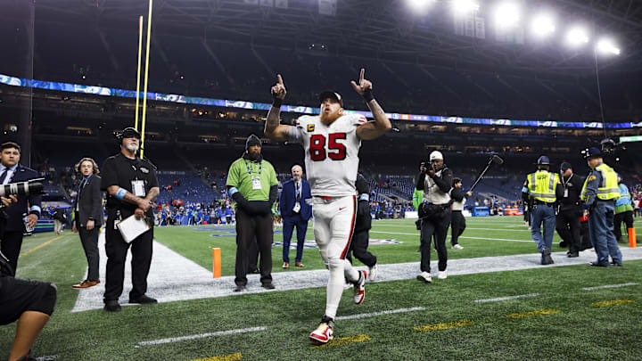 Oct 10, 2024; Seattle, Washington, USA; San Francisco 49ers tight end George Kittle (85) celebrates on his way to the locker room following a victory against the Seattle Seahawks at Lumen Field. Mandatory Credit: Joe Nicholson-Imagn Images Oct 10, 2024; Seattle, Washington, USA; San Francisco 49ers tight end George Kittle (85) celebrates on his way to the locker room following a victory against the Seattle Seahawks at Lumen Field. Mandatory Credit: Joe Nicholson-Imagn Images