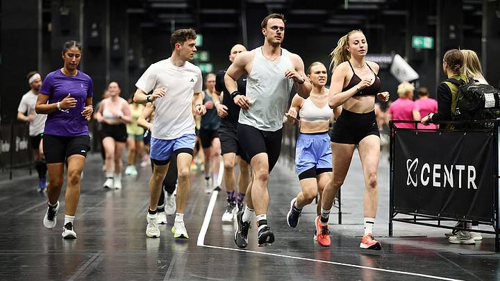 Atletas durante una competencia de Hyrox FIBO 2026 en Colonia, Alemania. Atletas durante una competencia de Hyrox FIBO 2026 en Colonia, Alemania.