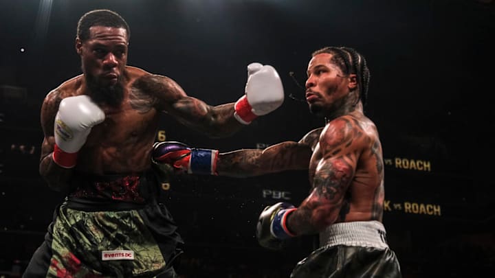 Action between Gervonta 'Tank' Davis (30-0 28 KOs) and Lamont Roach (25-1-1 10 KOs) on March 1, 2025.