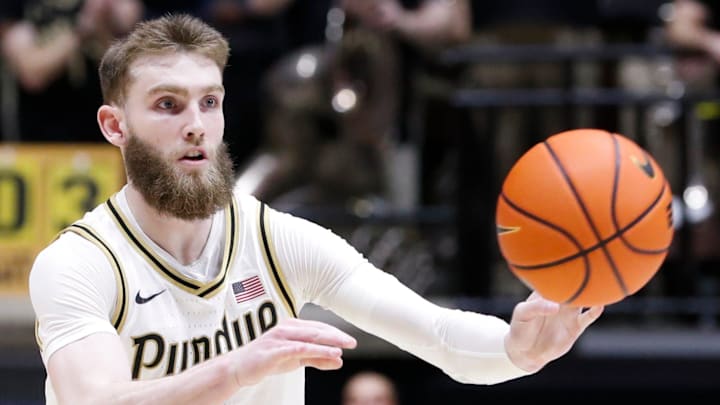 Purdue Boilermakers guard Braden Smith (3) passes the ball 