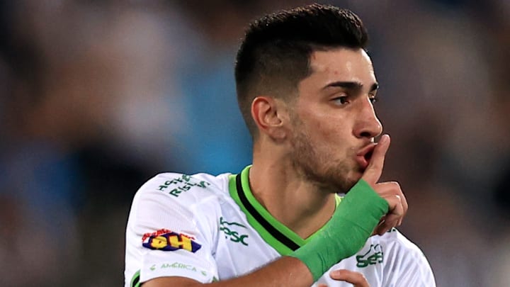 Atacante de 22 anos disputou o último Brasileirão pelo América-MG Atacante de 22 anos disputou o último Brasileirão pelo América-MG