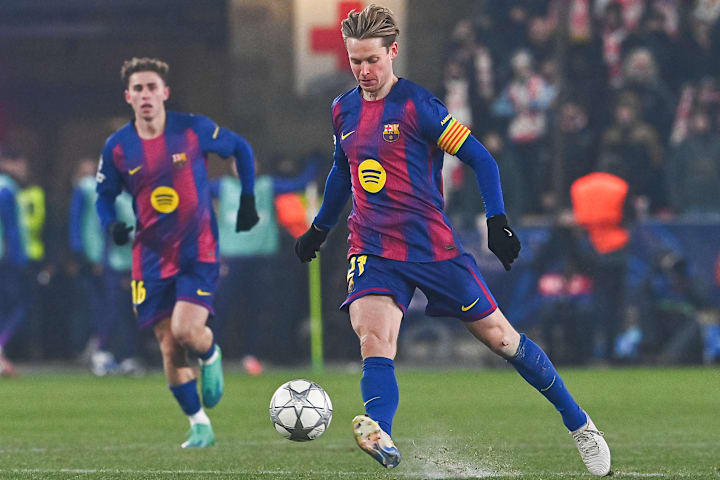 Frenkie de Jong in action.