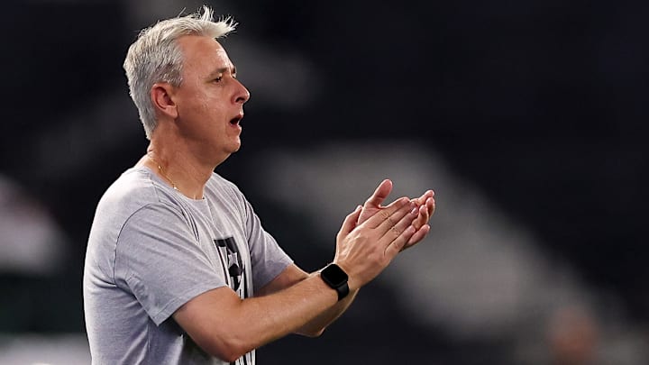 Ex-Botafogo, Tiago Nunes acertou com a Universidad Católica, do Chile