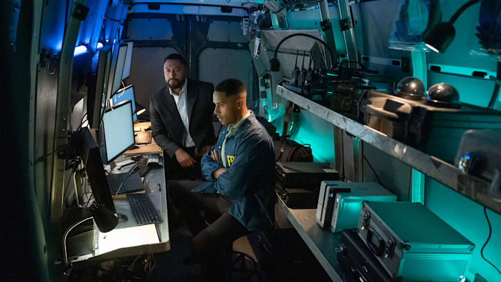Luke Finau (Uli Latukefu) and Keyonte Bell (Elliot Knight) in COUNTDOWN Photo: ELIZABETH MORRIS © AMAZON CONTENT SERVICES LLC
