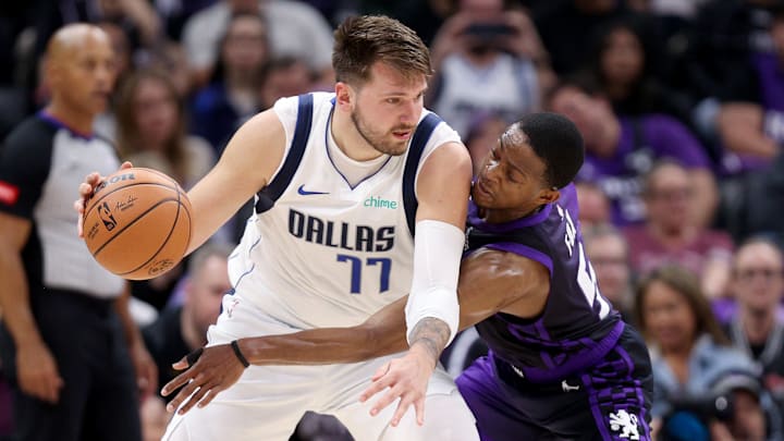 Dallas Mavericks v Sacramento Kings