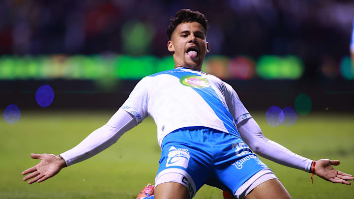 Maximiliano Aráujo celebra un gol con el Puebla.