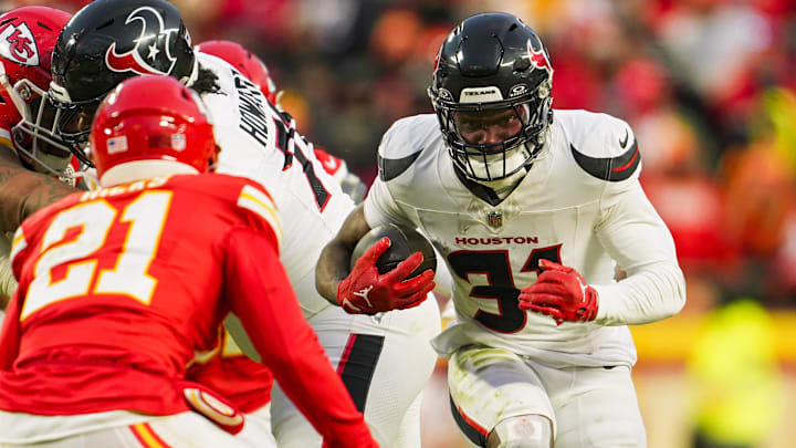 Jan 18, 2025; Kansas City, Missouri, USA; Houston Texans running back Dameon Pierce (31) runs the ball against Kansas City Chiefs safety Jaden Hicks (21) during the second half in a 2025 AFC divisional round game at GEHA Field at Arrowhead Stadium. Mandatory Credit: Jay Biggerstaff-Imagn Images