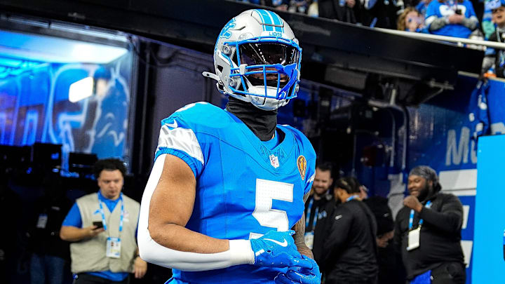 Detroit Lions running back David Montgomery (5) takes the field warm up before the game between Detroit Lions and Chicago Bears at Ford Field in Detroit on Thursday, Nov. 28, 2024.