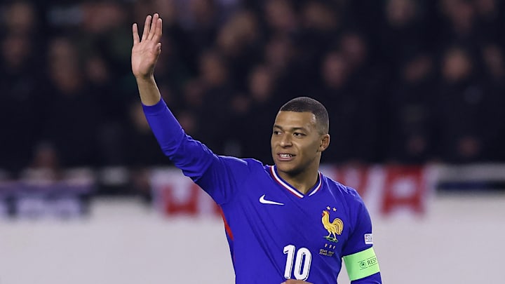 Mbappé et les Bleus ont manqué leur retour à la compétition.