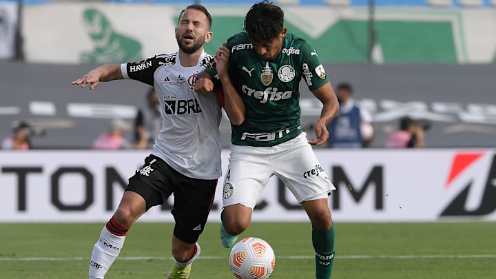 Everton Ribeiro e Gustavo Scarpa foram campeões da Libertadores recentemente