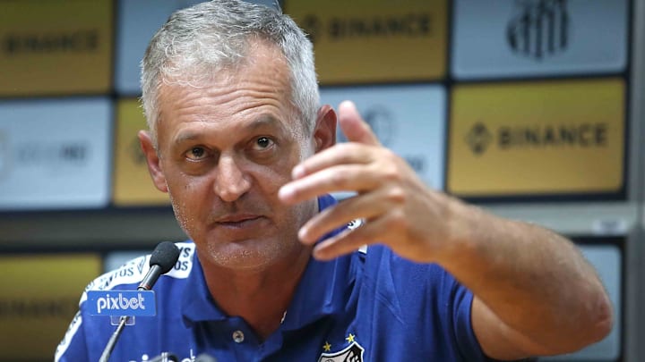 Lisca exalta o Santos e comenta sobre saída do Sport. Técnico afirmou que foi proibido de se despedir dos jogadores do Leão. Lisca exalta o Santos e comenta sobre saída do Sport. Técnico afirmou que foi proibido de se despedir dos jogadores do Leão.