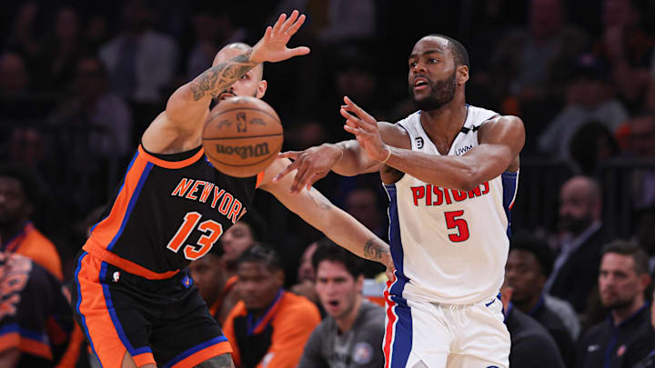 Nov 11, 2022; New York, New York, USA; Detroit Pistons guard Alec Burks (5) passes the all against