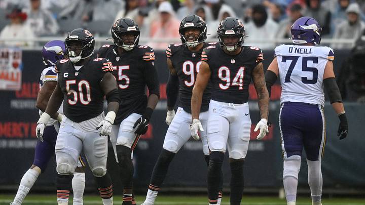 Chicago Bears DE Montez Sweat reacts with teammates after a play. Mandatory Credit: Patrick Gorski-Imagn Images Chicago Bears DE Montez Sweat reacts with teammates after a play. Mandatory Credit: Patrick Gorski-Imagn Images