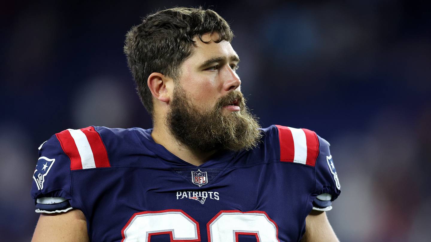 Patriots Release Veteran Center Andrews, Sign Bradbury