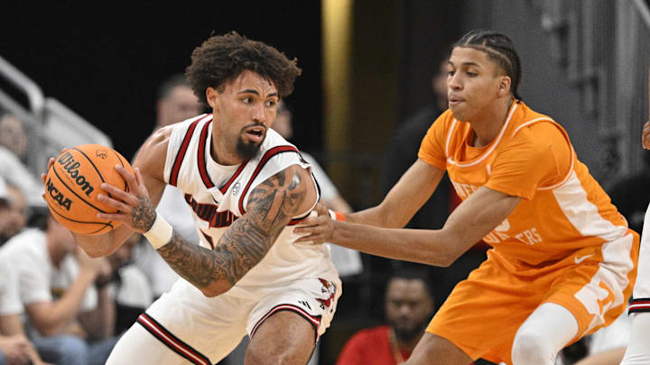 Nov 9, 2024; Louisville, Kentucky, USA; Louisville Cardinals guard J'Vonne Hadley (1) controls the ball as Tennessee Volunteers guard Cameron Carr (43) defends during the first half at KFC Yum! Center. Tennessee defeated Louisville 77-55. Nov 9, 2024; Louisville, Kentucky, USA; Louisville Cardinals guard J'Vonne Hadley (1) controls the ball as Tennessee Volunteers guard Cameron Carr (43) defends during the first half at KFC Yum! Center. Tennessee defeated Louisville 77-55.