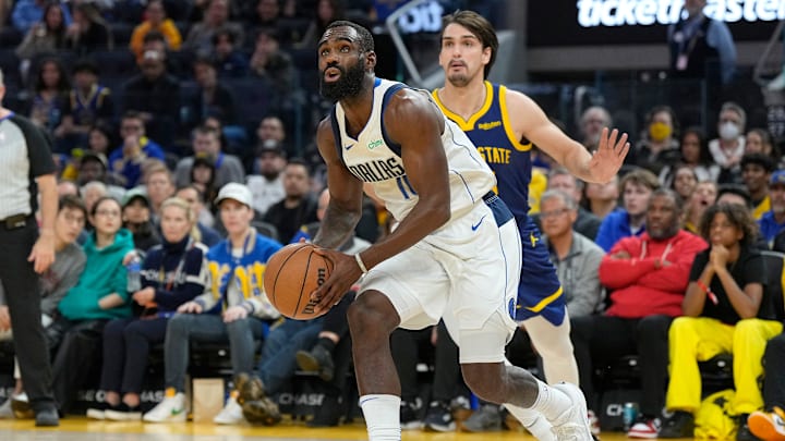 Dallas Mavericks v Golden State Warriors