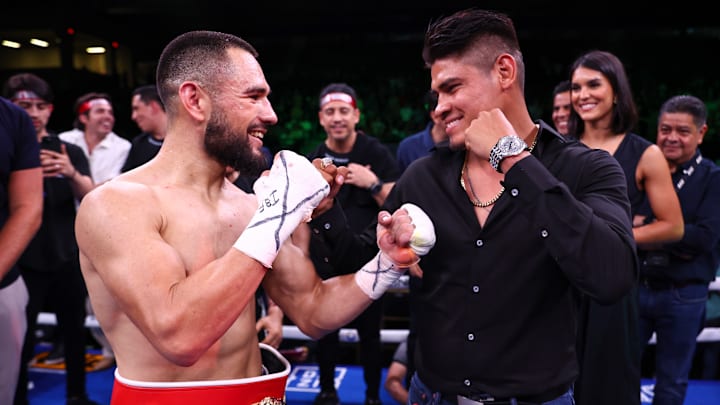 Eduardo Núñez (left) says he never thought a fight against Emanuel Navarrete would happen, but he’s ready to make the most of the unification bout. Eduardo Núñez (left) says he never thought a fight against Emanuel Navarrete would happen, but he’s ready to make the most of the unification bout.