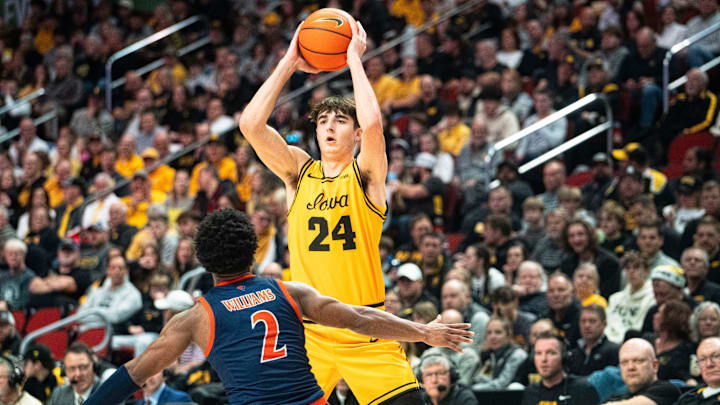 Iowa Hawkeyes guard Tate Sage