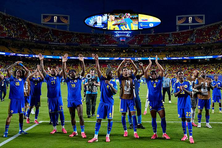players waving