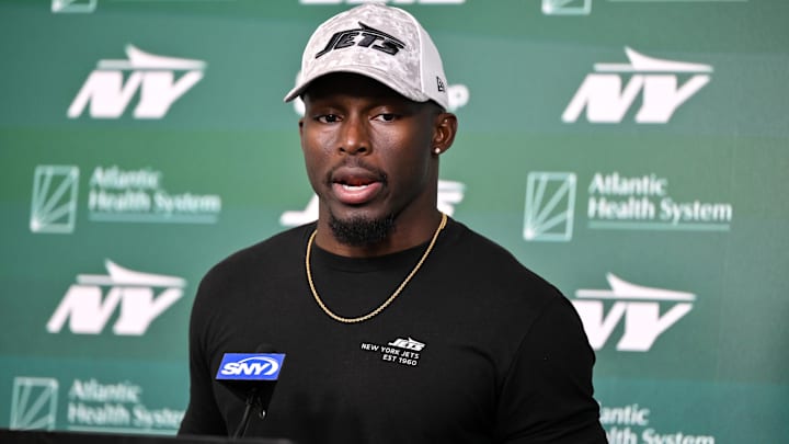 Jets special teams coordinator Chris Banjo has one less kicker to evaluate after Thursday's news. 
