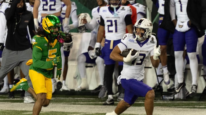 James Madison’s Landon Ellis, right, pulls down a reception during the first quarter ahead of Oregon’s Theran Johnson at Autzen Stadium in Eugene Dec. 20, 2025.