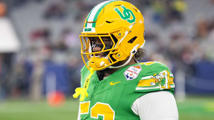 Jan 1, 2024; Glendale, AZ, USA; Oregon Ducks defensive lineman Ben Roberts (52) against the Liberty