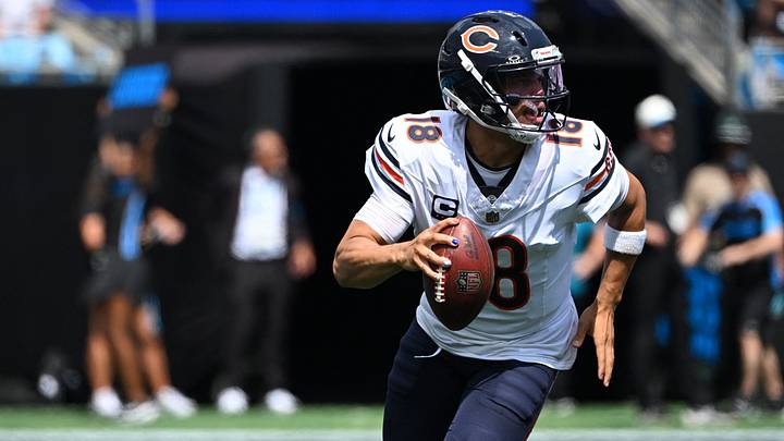 Chicago Bears quarterback Caleb Williams (18) looks to throw in the second quarter against the Carolina Panthers at Bank of America Stadium. Mandatory Credit: Bob Donnan-Imagn Images Chicago Bears quarterback Caleb Williams (18) looks to throw in the second quarter against the Carolina Panthers at Bank of America Stadium. Mandatory Credit: Bob Donnan-Imagn Images