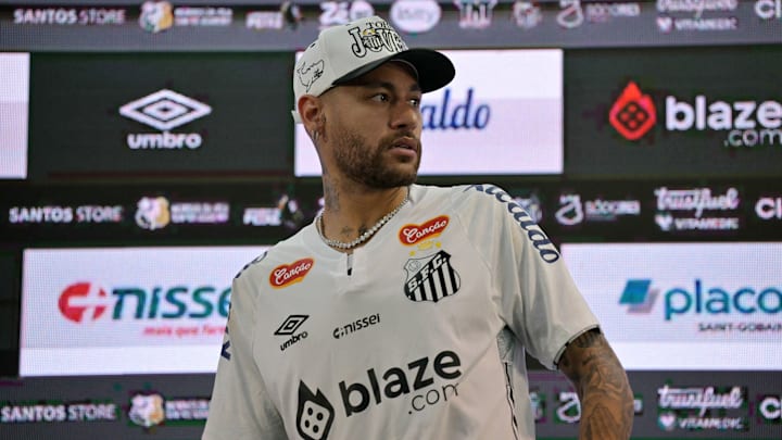 Neymar está concentrado com o elenco do Santos