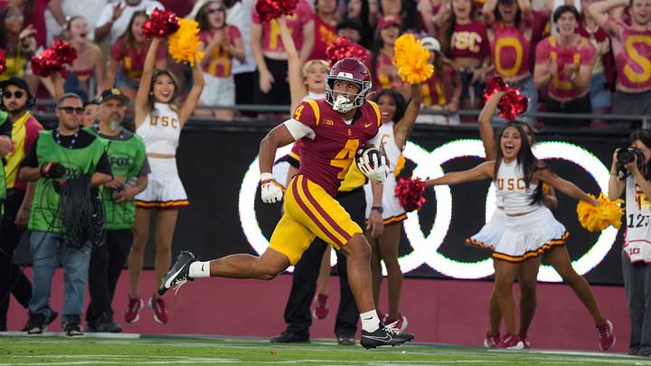Sep 4, 2026; Los Angeles, California, USA; Southern California Trojans wide receiver Trent Mosley (4) s cores on a 68-yard touchdown reception against the Fresno State Bulldogs in the first half at United Airlines Field at Los Angeles Memorial Coliseum. Mandatory Credit: Kirby Lee-Imagn Images Sep 4, 2026; Los Angeles, California, USA; Southern California Trojans wide receiver Trent Mosley (4) s cores on a 68-yard touchdown reception against the Fresno State Bulldogs in the first half at United Airlines Field at Los Angeles Memorial Coliseum. Mandatory Credit: Kirby Lee-Imagn Images