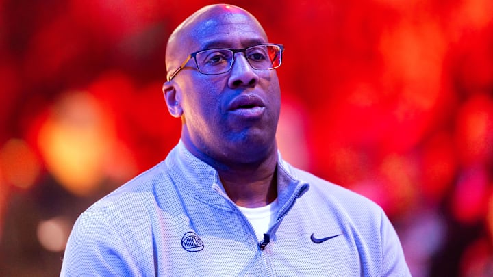 Jan 9, 2026; Phoenix, Arizona, USA; New York Knicks head coach Mike Brown against the Phoenix Suns at Mortgage Matchup Center. Mandatory Credit: Mark J. Rebilas-Imagn Images Jan 9, 2026; Phoenix, Arizona, USA; New York Knicks head coach Mike Brown against the Phoenix Suns at Mortgage Matchup Center. Mandatory Credit: Mark J. Rebilas-Imagn Images