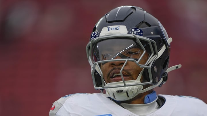 Tennessee Titans running back Tony Pollard (20) warms up