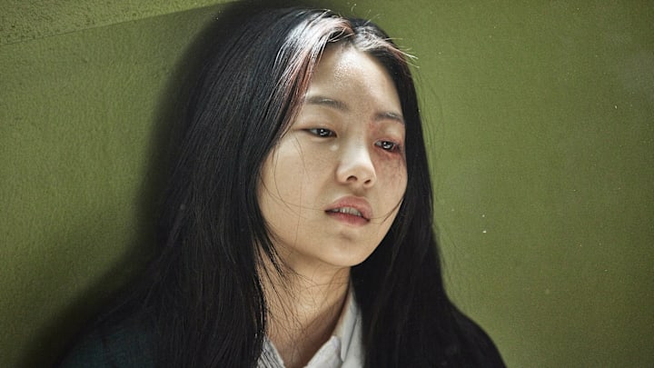 Cho Yi-hyun as Choi Nam-ra in All of us are Dead season 1 Cho Yi-hyun as Choi Nam-ra in All of us are Dead season 1