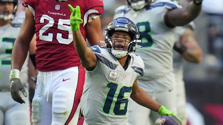 Nov 6, 2022; Phoenix, AZ, United States; Seattle Seahawks receiver Tyler Lockett (16) celebrates his