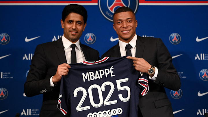 A ativação da cláusula de renovação até 2025 não aconteceu e Mbappé só tem contrato até junho de 2024 com o PSG A ativação da cláusula de renovação até 2025 não aconteceu e Mbappé só tem contrato até junho de 2024 com o PSG