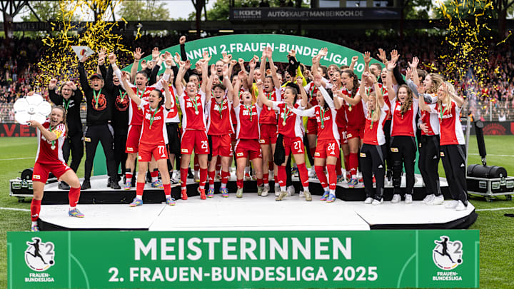 Union Berlin feiert den Aufstieg in die 1. Bundesliga und den Meistertitel