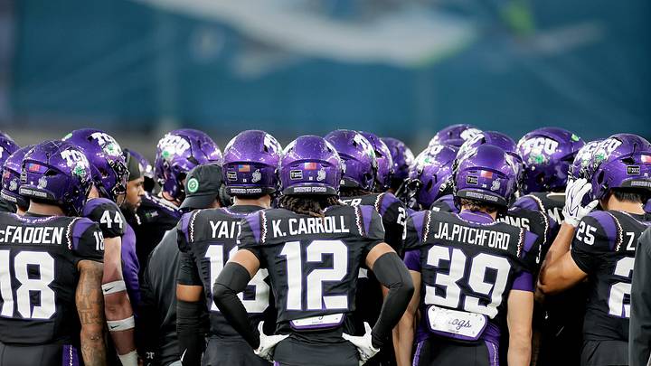 Aug 29, 2026; Dublin, Co. Dublin, IRL; North Carolina Tar Heels huddle in the second half against the TCU Horned Frogs at Aviva Stadium. Mandatory Credit: Laszlo Geczo-Imagn Images Aug 29, 2026; Dublin, Co. Dublin, IRL; North Carolina Tar Heels huddle in the second half against the TCU Horned Frogs at Aviva Stadium. Mandatory Credit: Laszlo Geczo-Imagn Images