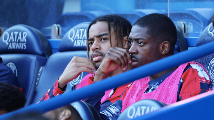 Bradley Barcola et Ousmane Dembélé, sur le banc d'Angers.