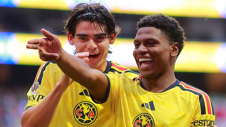 Dagoberto Espinoza y Óscar Perea celebrando ante San Luis Dagoberto Espinoza y Óscar Perea celebrando ante San Luis
