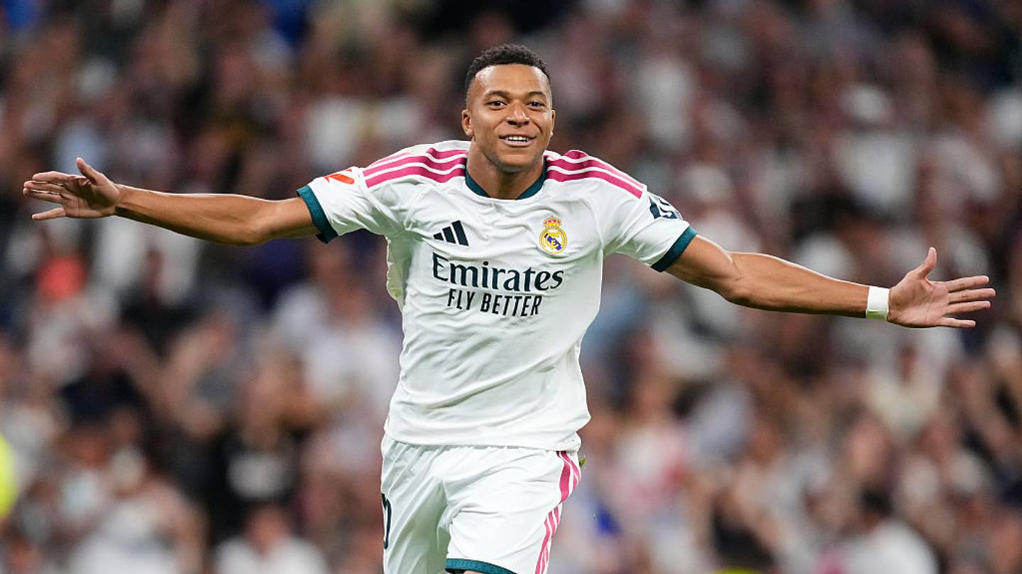 Kylian Mbappé Rules Out Following in Cristiano Ronaldo’s International Footsteps